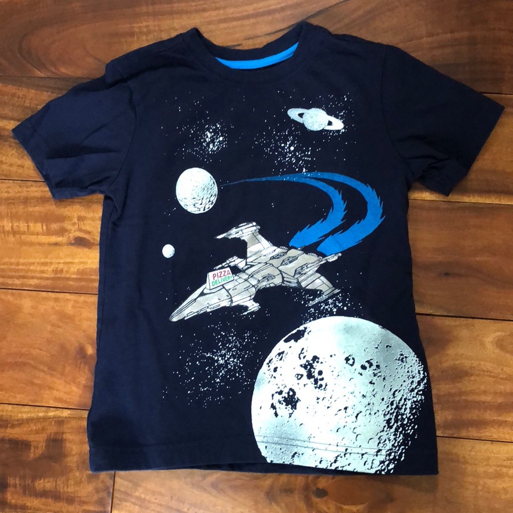 Boy’s Gymboree glow in dark tshirt-like new